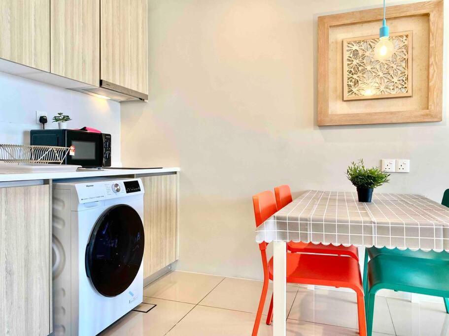 Tropicana 218 Macalister #Wondercolor #Infinity Pool #Georgetown #5Pax #2Br 2Bath #1King 1Queen 1Single #Quality Well Maintained #Private Host Exterior foto