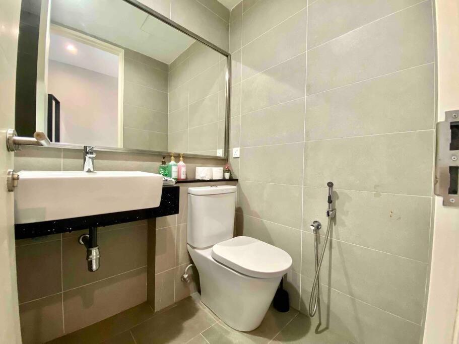 Tropicana 218 Macalister #Wondercolor #Infinity Pool #Georgetown #5Pax #2Br 2Bath #1King 1Queen 1Single #Quality Well Maintained #Private Host Exterior foto